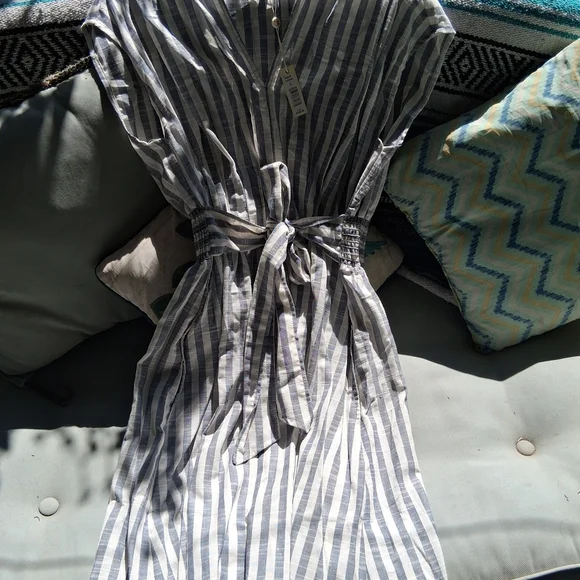 Striped Gray and White Dress - Picture 7 of 9